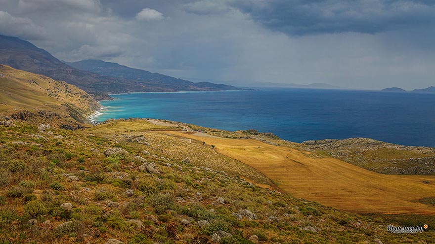Ливийское море по дороге к монастырю Превели, Крит, Греция